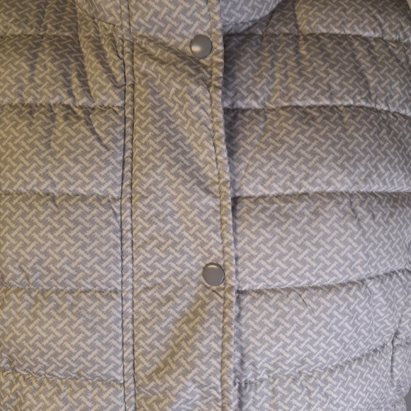 Gap Grey & White Puffer Vest Size Large - Picture 2 of 4